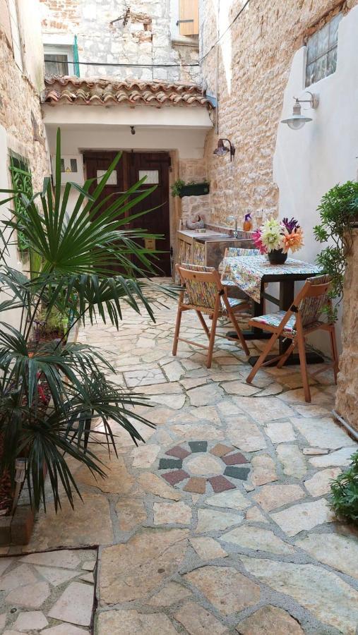 Studio With Garden In Rovinj Exteriör bild